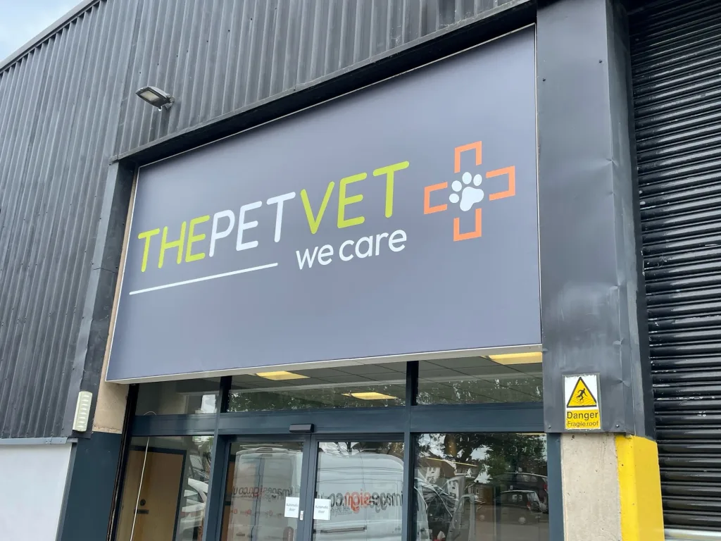 Business signage explainer - what is a Flat Sign