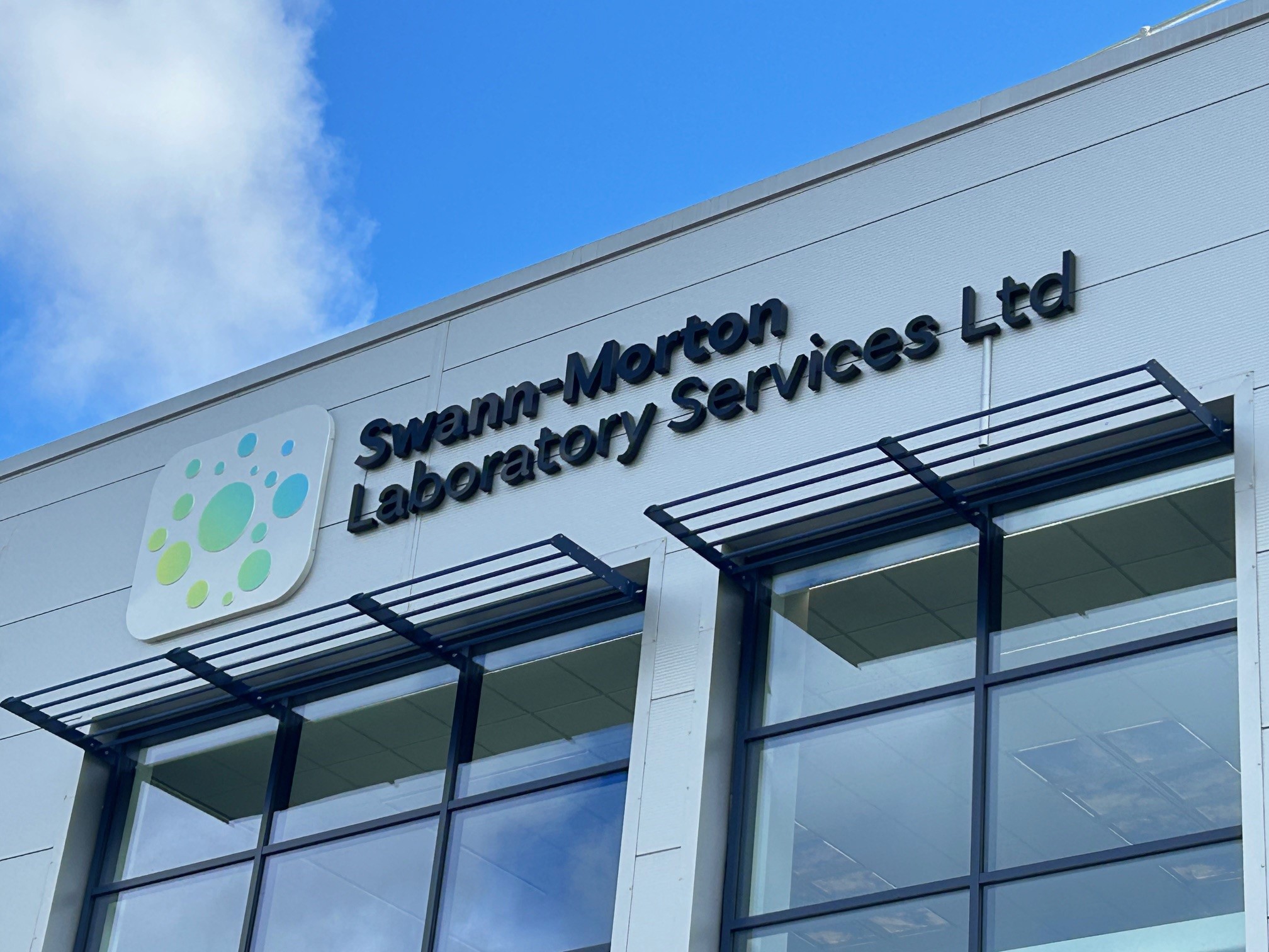 Large Format 3D Building Signs: Elevating Corporate Identity for Modern Industries